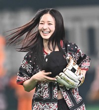 笑顔を輝かせる横田真悠＝東京ドーム