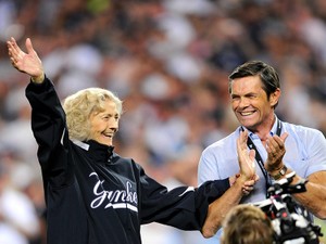 90歳になっても「ダディ」と呼んだ　父を伝え続けたベーブ・ルースの娘、死去