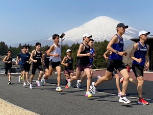 インターハイや都大路で再会する日に向けて！6校合同、100人超の春合宿をリポート