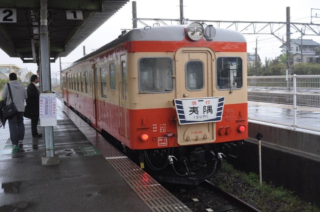 運行を開始した当初は、キハ52の単行による運転であった