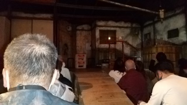 舞台と客席はまさに一体