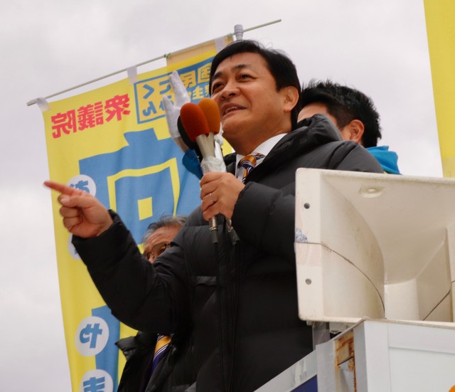 神戸市内で演説する国民民主党・玉木雄一郎代表