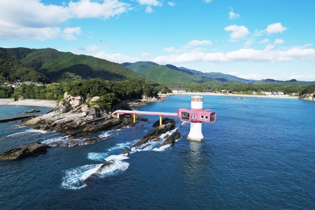 四国から太平洋に突き出る足摺海底館
