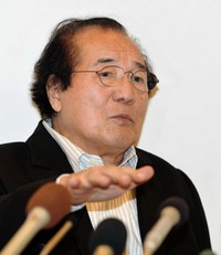 2014年、映画「トラック野郎」の相棒だった菅原文太さんの訃報を受けて会見した愛川欽也さん