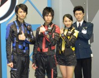（左から）馬場良馬、鈴木勝大、小宮有紗、榊英雄＝2012年