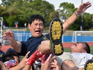 高槻高校を3度のアメフト関西王者に導いた依藤容直さん退任　商社マンから物理の先生...
