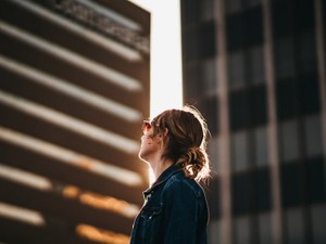 SNSで発信するのではなく手紙を書く。企業や政治家からも返事が