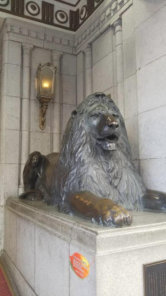 銀座三越のライオン像が巨大マスク装着で話題に…「欲しい」の声に三越