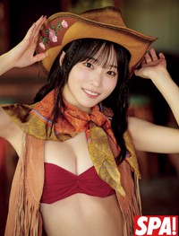 岸みゆ（撮影：鈴木ゴータ　ヘアメイク：海瀬志津奈（ＪＵＬＬＹ）　スタイリング：沼田美咲（ミタケイショウ））