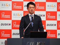 「株式会社ダスキン」の海外展開について説明する株式会社ダスキン・上野進一郎取締役執行役員