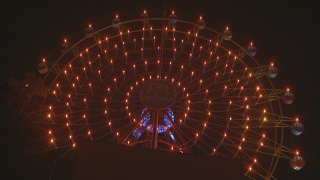 小児がん啓発でレオマリゾートの大観覧車のライトアップがゴールドに 香川・丸亀市