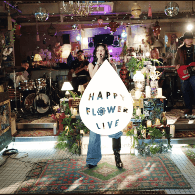 『泣き花』がSNS を中心に注目されたシンガーソングライターのUKI（HAPPY FLOWER LIVE提供）