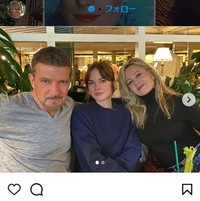 アントニオ・バンデラス、ステラ・バンデラス、メラニー・グリフィスの3ショット＝メラニー・グリフィスのインスタグラム＠melaniegriffithより