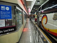 関西空港行き乗り場への通路は狭い