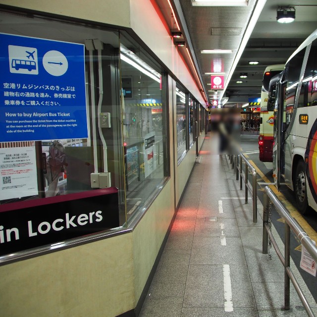 関西空港行き乗り場への通路は狭い