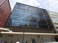 四条通に面した「日本生命四条ビル」（京都市下京区四条通東洞院東入ル）