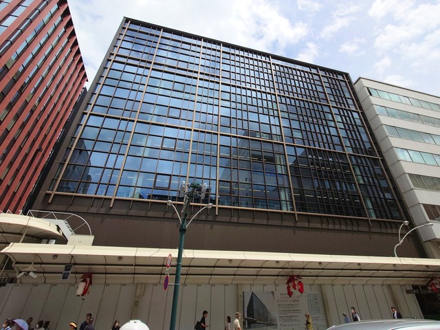 四条通に面した「日本生命四条ビル」（京都市下京区四条通東洞院東入ル）