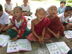 ミャンマーの僧院学校は、世界レベルの寄付文化で成り立っている