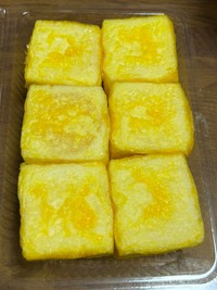見た目は、色合いや形も揚げ豆腐ですが…。