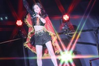 ソロを披露する遠藤彩加里