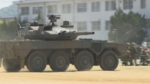 模擬戦闘やパレードなど善通寺駐屯地で記念行事　2.6万人超が訪問　ブルーインパルスの展示飛行は中止「ショックすぎる」　香川