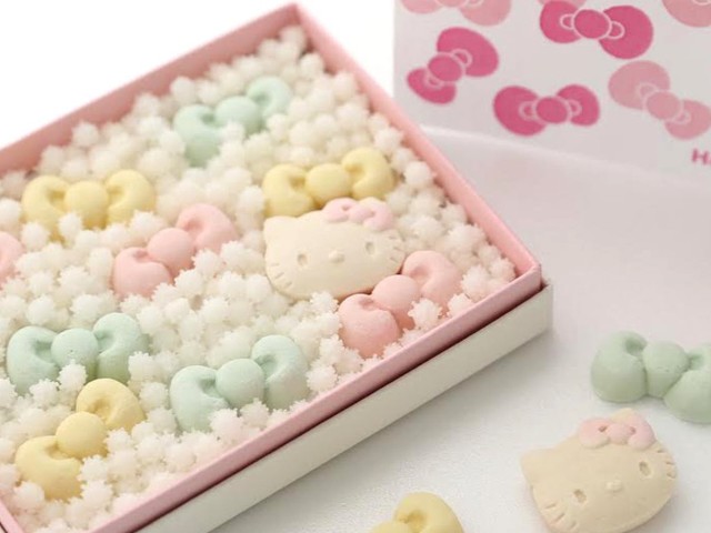 リボンの和三盆や金平糖と一緒に可愛らしく収められている＝亀屋良長　吉村良和さん（@yoshimura0303）提供