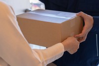 ヒソヒソ声で「気をつけて！」と言われた荷物とは…（ponta1414/stock.adobe.com）※画像はイメージ