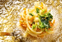 衣の液をつける前に、具材に小麦粉をまぶしておこう※画像はイメージです（Tsuboya/stock.adobe.com）