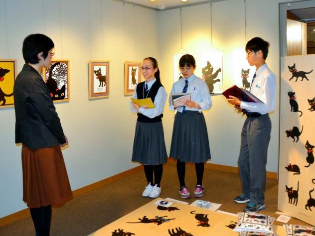 黒猫は美術館の「お庭番」！　夢二のねことコラボ展やってます