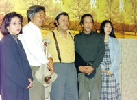 （左から）竹下景子、山田洋次監督、西田敏行さん、田中邦衛さん、裕木奈江＝1993年