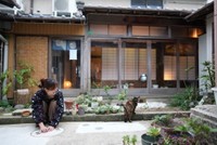 仕事終わりに中庭にて