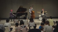 西川アイプラザで開かれた「0才からのジャズコンサート」
