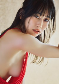 奥津マリリのグラビア©魵澤和之／集英社