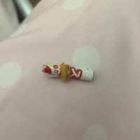 一見、ゴミのような小さな巻物／あべももこさん（@abemomo_gram）提供