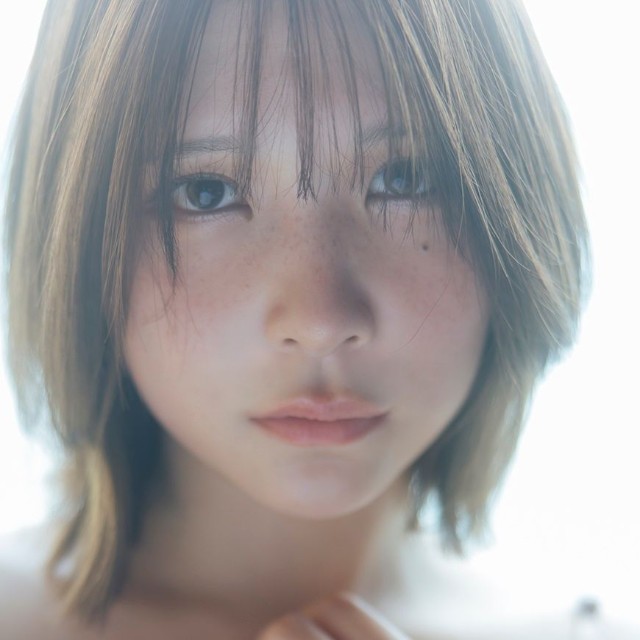 あまつまりな5th写真集（撮影／横山マサト　Ⓒ光文社）