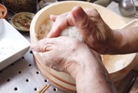 鮭おにぎり/ハクライドウさん（@hakuraidou）提供