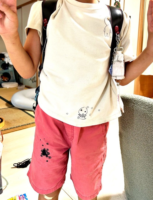 リメイクズボンを履いた息子さん（画像提供：SAKI@DIY工作用さん）