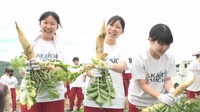 坂出市の高校生が学校給食のメニュー開発へ　給食センターと農園を見学「大変さが分かりました」　香川