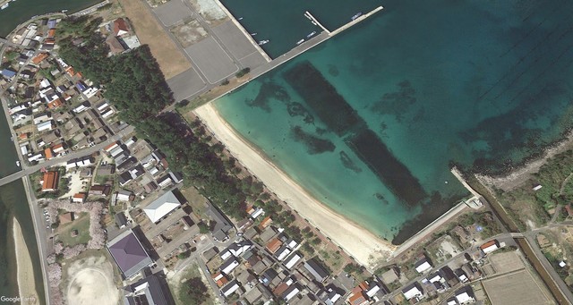 隠岐の島町中村にある海水浴場(C) Google