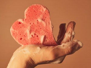 冷たい手になるように、長めに手を洗う。まだ手が触れる関係ではないのに