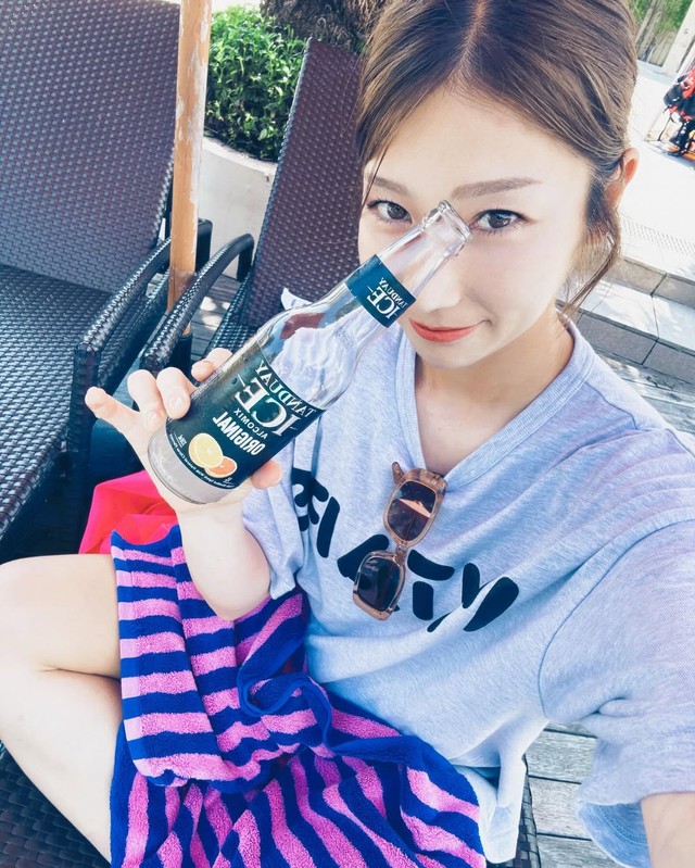 バカンスを楽しむ仲田歩夢さん(インスタグラム@ayu_nakada_13より)
