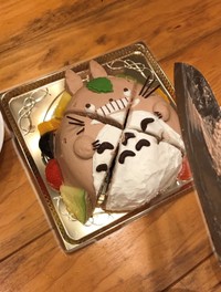 「顔は切らず」思いのほかダイナミックに切られたトトロ