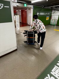 電子ピアノなどの搬入や会場設営も自分たちで行います（画像提供：兄―ズ）
