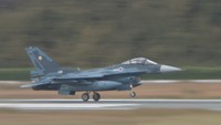 F-2戦闘機が岡山空港で離着陸訓練　航空自衛隊の基地が使えなくなったことを想定