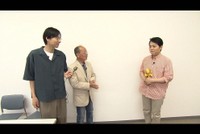 永見大吾探偵（左）が調査した「三山ひろしの髪の秘密」＝「探偵！ナイトスクープ」6月27日放送回よりⓒABCテレビ