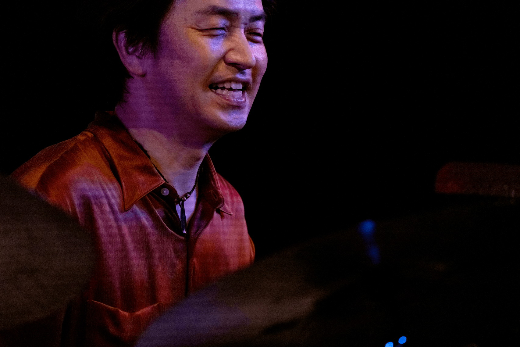 奈良出身のドラマー・作曲家、平井景さん（小澤忠恭撮影）