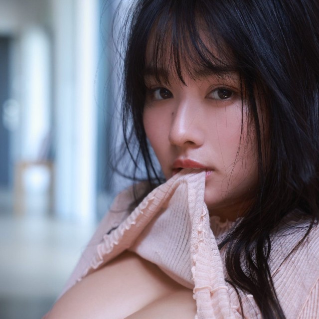 豊島心桜 デジタル写真集「夏、いただきます。」(ワニブックス)より＝撮影・中山雅文
