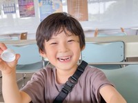 5歳の頃の長男くん、抜けた前歯が可愛い♡（提供：YOUさん）