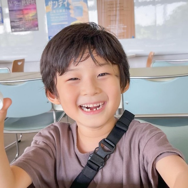 5歳の頃の長男くん、抜けた前歯が可愛い♡（提供：YOUさん）