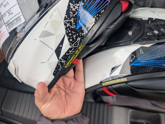 エマージェンシー用表記もわずかに違いが。 ※Aさん提供